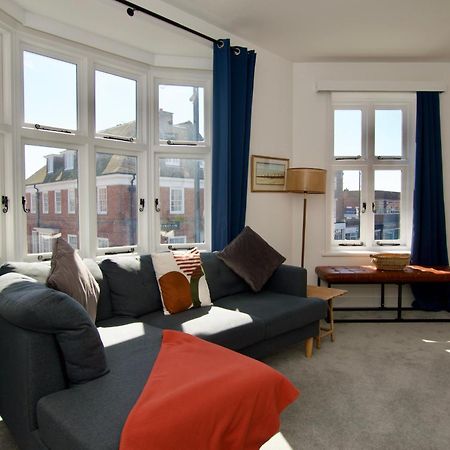 Beautiful Large 3-Bed Coastal Flat With Parking. Appartement Frinton-on-Sea Buitenkant foto