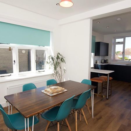 Beautiful Large 3-Bed Coastal Flat With Parking. Appartement Frinton-on-Sea Buitenkant foto