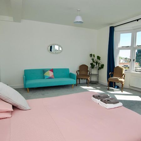 Beautiful Large 3-Bed Coastal Flat With Parking. Appartement Frinton-on-Sea Buitenkant foto