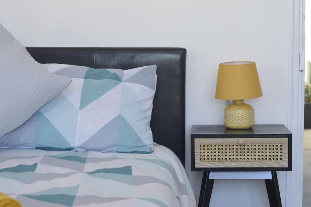 Beautiful Large 3-Bed Coastal Flat With Parking. Appartement Frinton-on-Sea Buitenkant foto