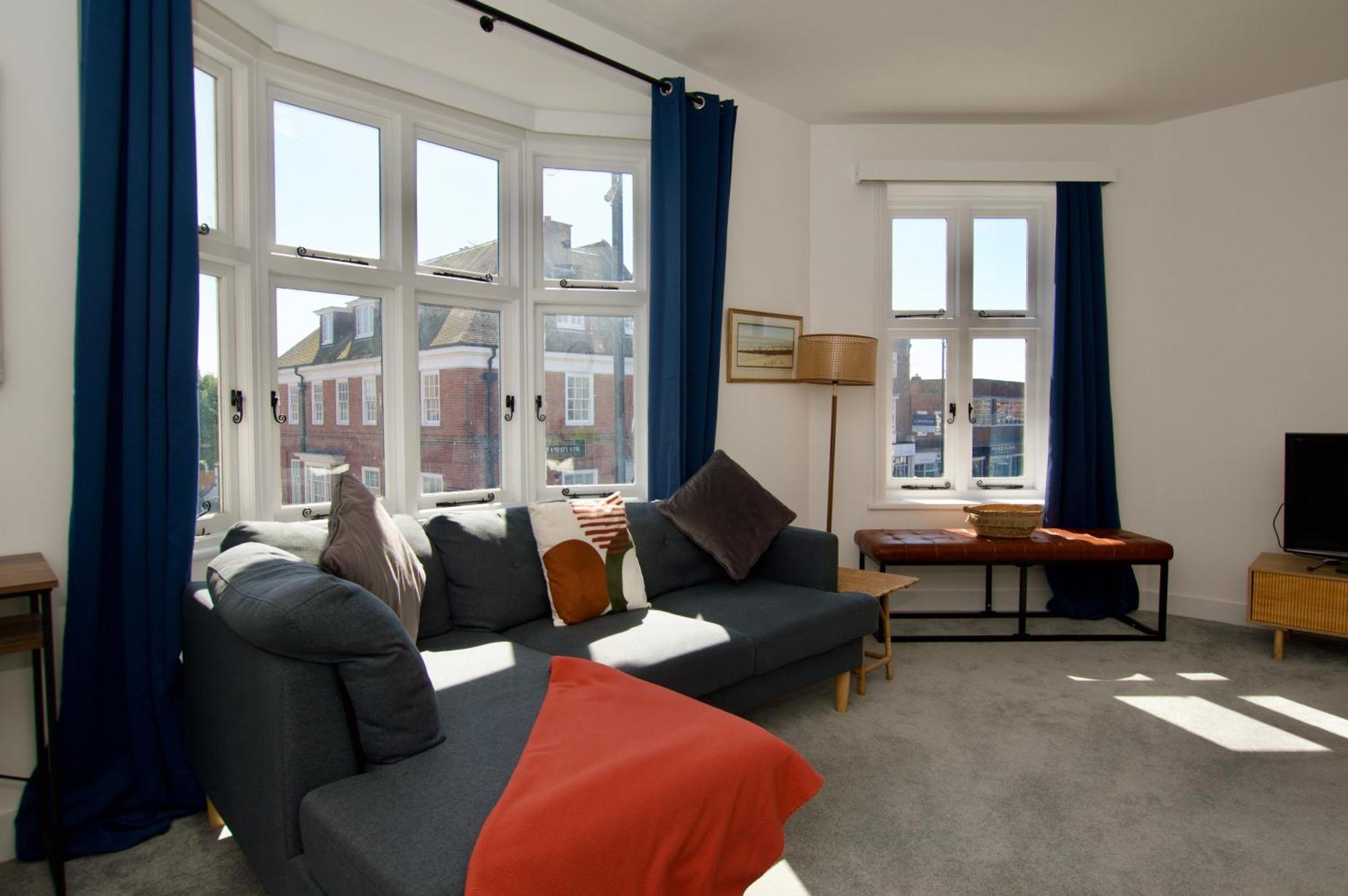 Beautiful Large 3-Bed Coastal Flat With Parking. Appartement Frinton-on-Sea Buitenkant foto
