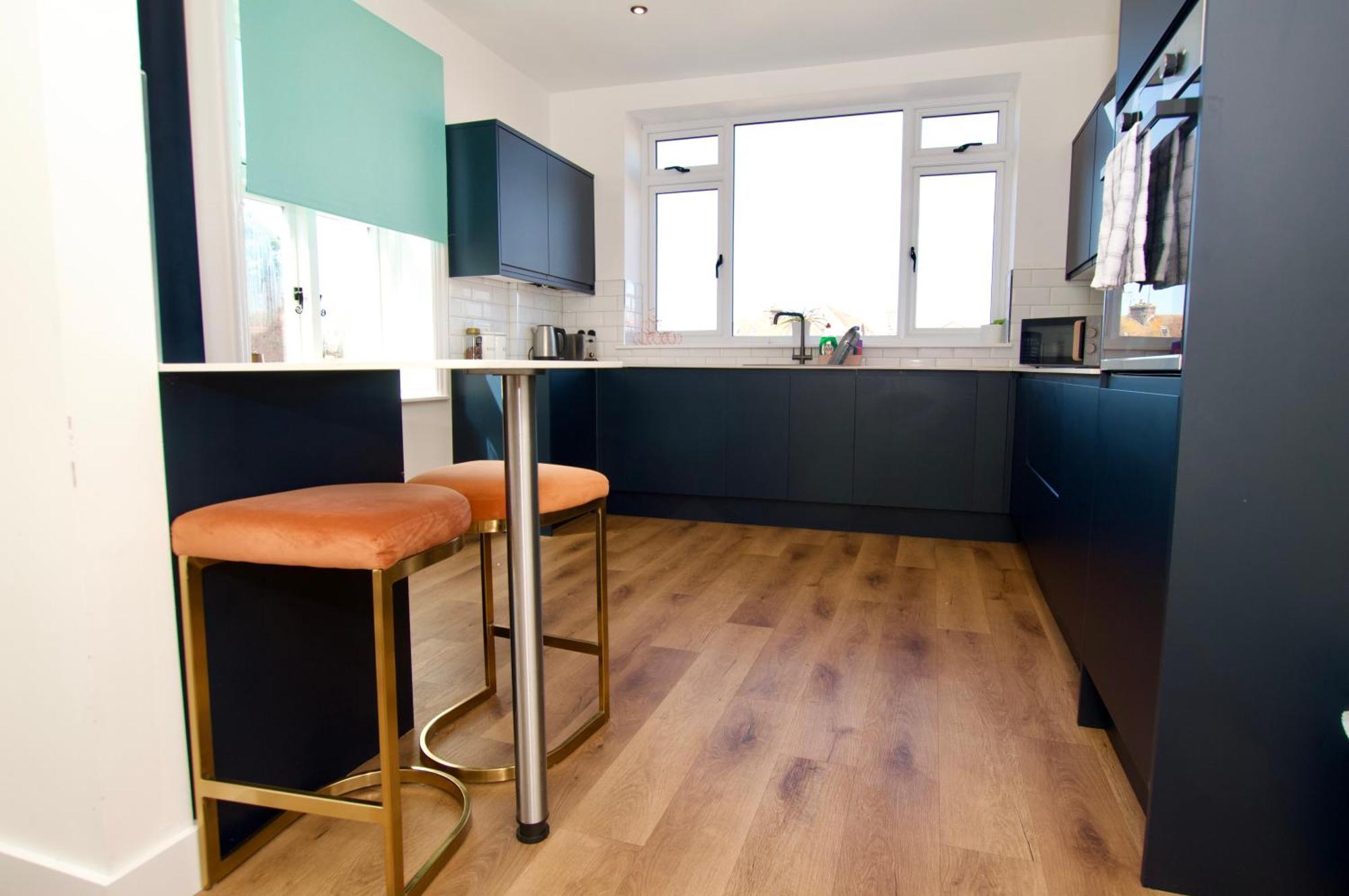 Beautiful Large 3-Bed Coastal Flat With Parking. Appartement Frinton-on-Sea Buitenkant foto
