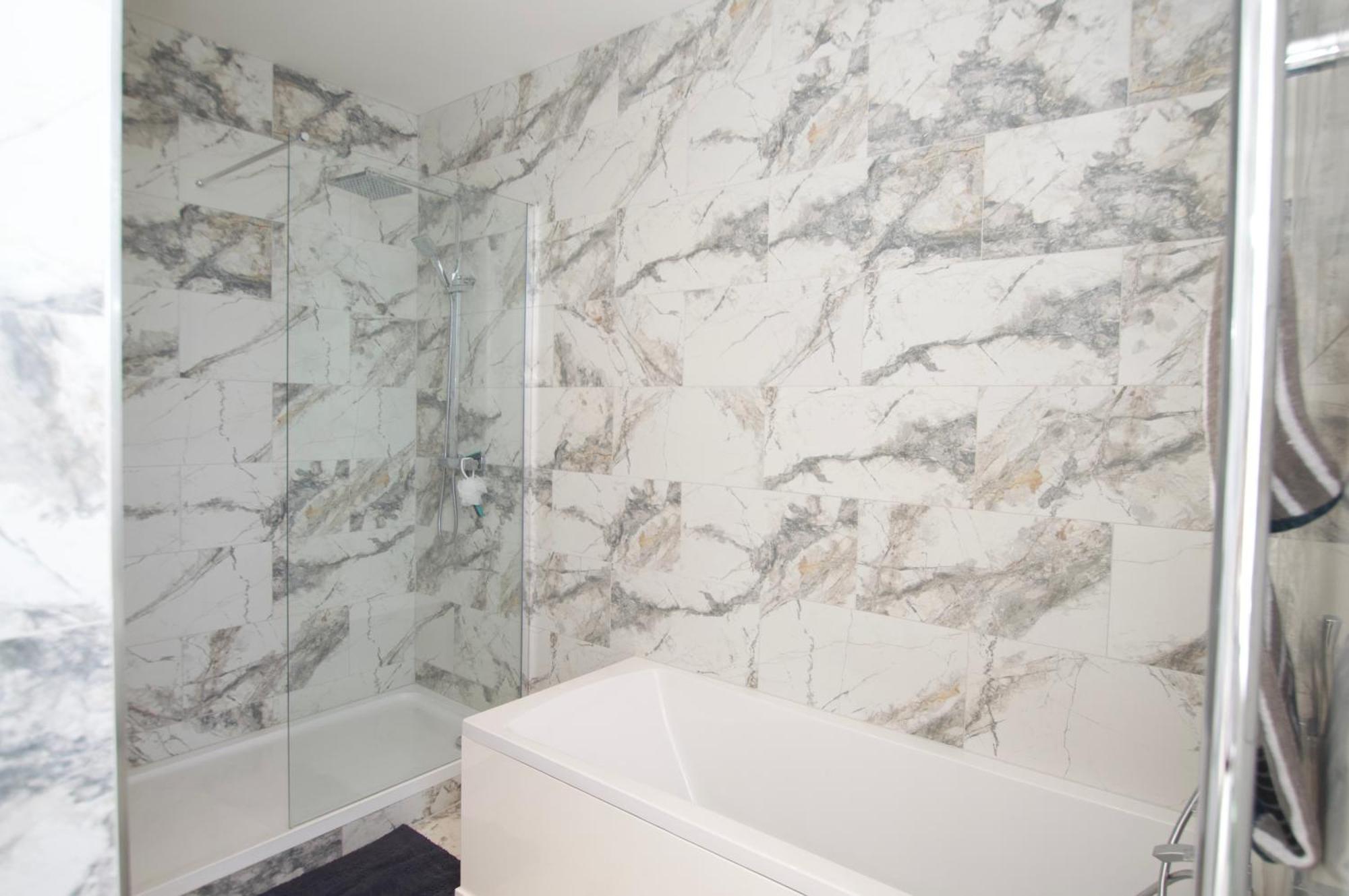 Beautiful Large 3-Bed Coastal Flat With Parking. Appartement Frinton-on-Sea Buitenkant foto