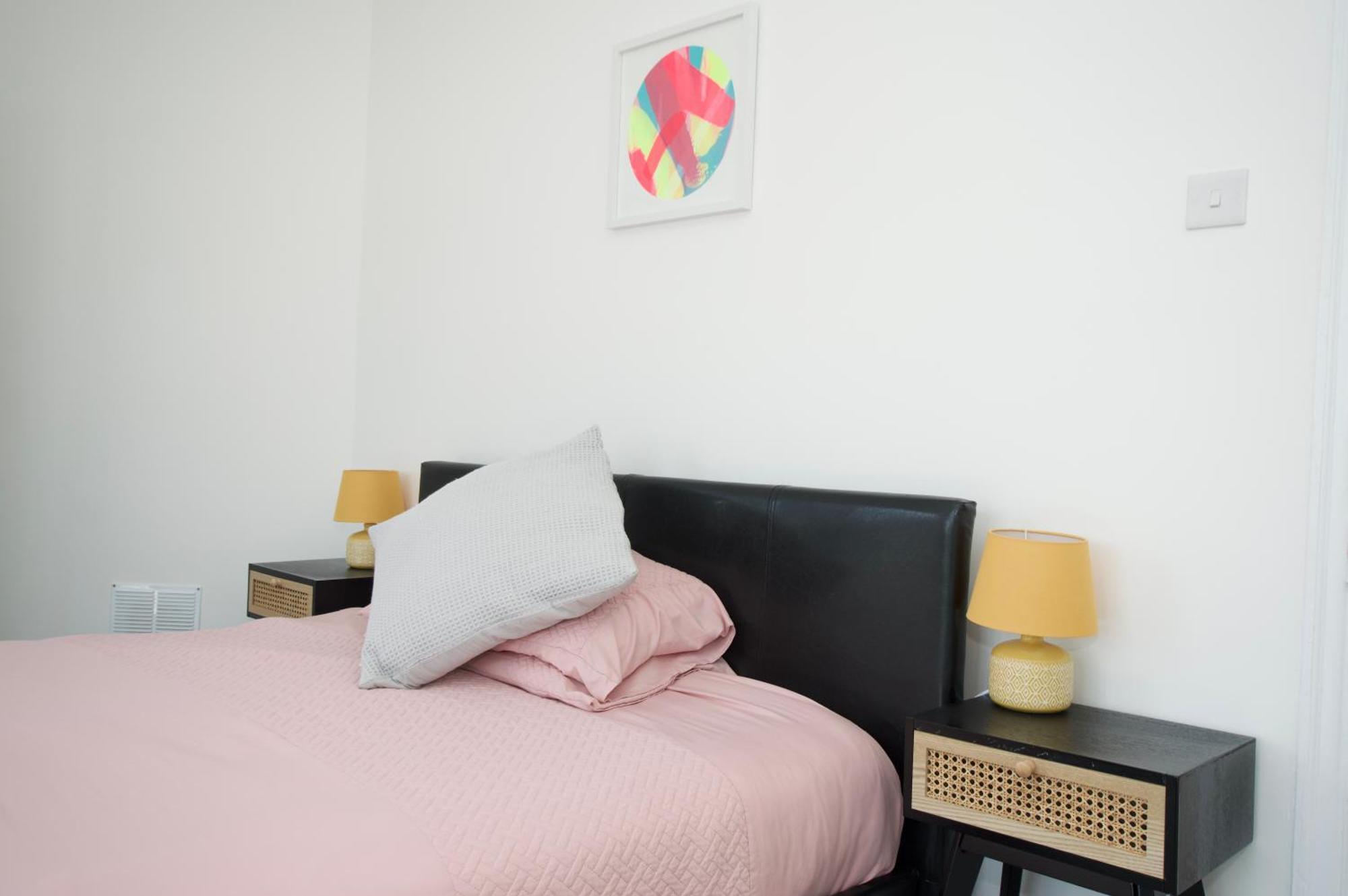 Beautiful Large 3-Bed Coastal Flat With Parking. Appartement Frinton-on-Sea Buitenkant foto