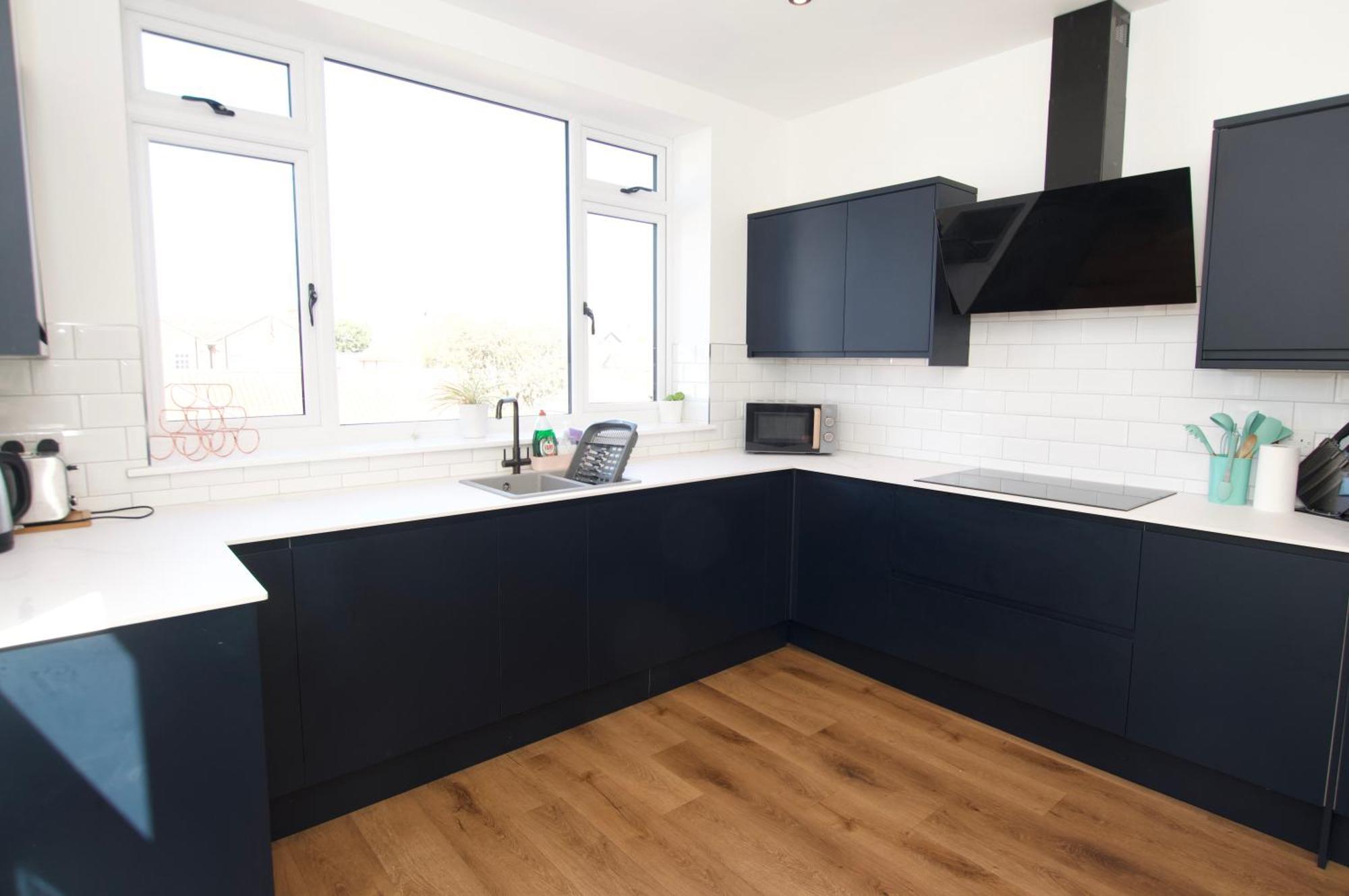 Beautiful Large 3-Bed Coastal Flat With Parking. Appartement Frinton-on-Sea Buitenkant foto