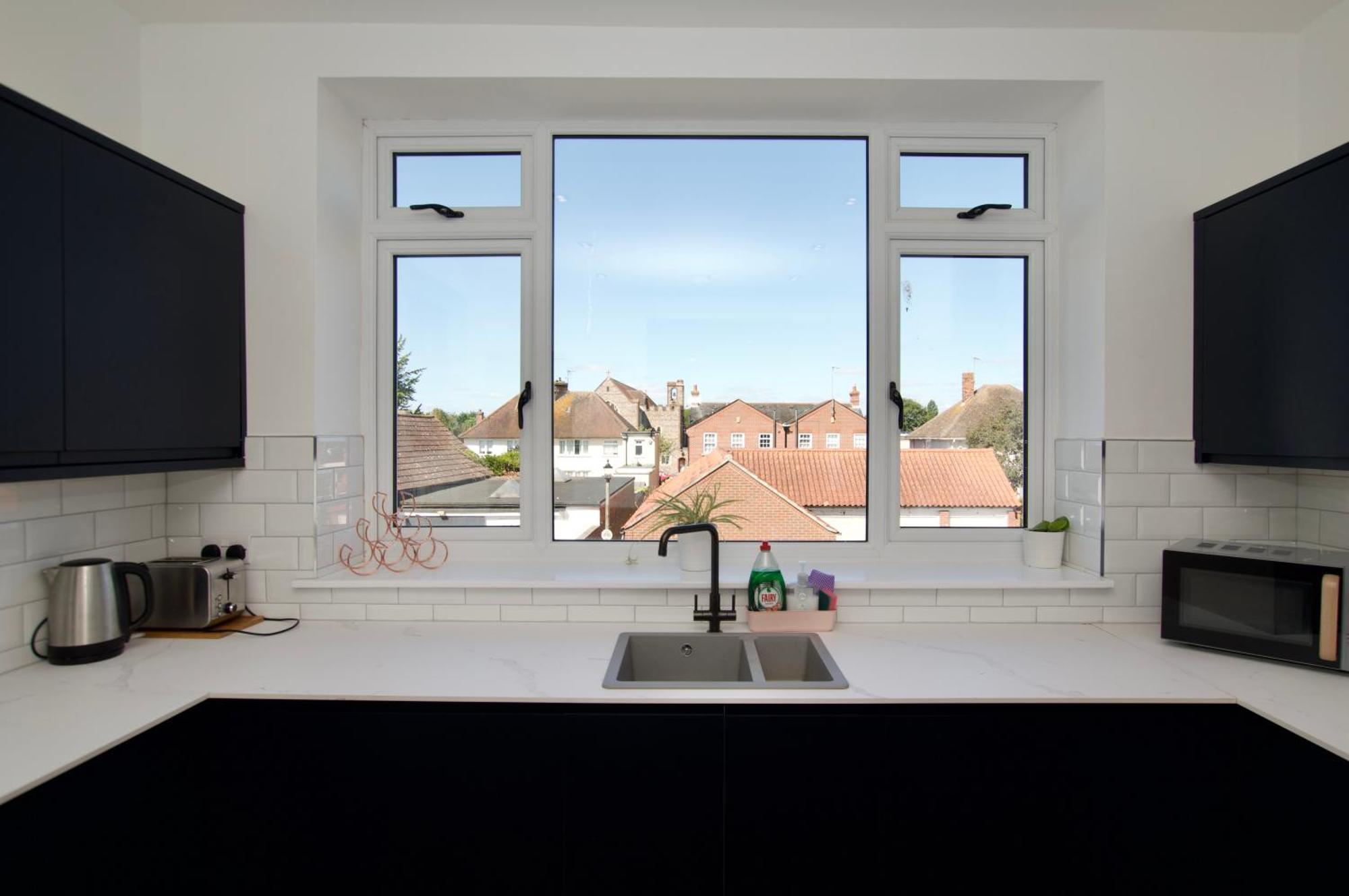 Beautiful Large 3-Bed Coastal Flat With Parking. Appartement Frinton-on-Sea Buitenkant foto