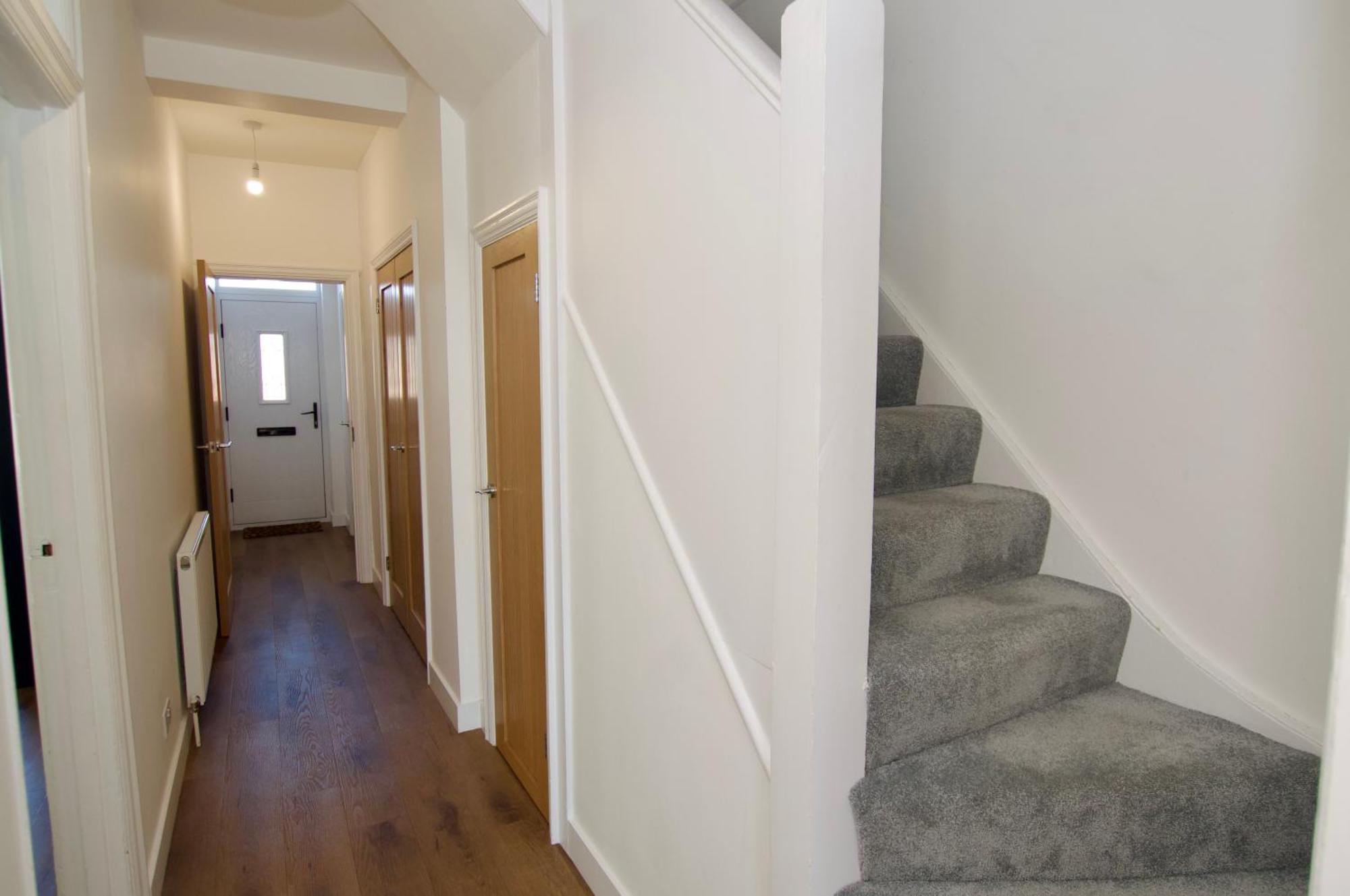 Beautiful Large 3-Bed Coastal Flat With Parking. Appartement Frinton-on-Sea Buitenkant foto