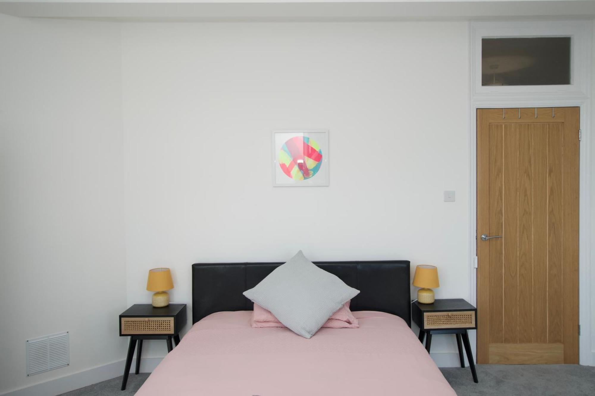 Beautiful Large 3-Bed Coastal Flat With Parking. Appartement Frinton-on-Sea Buitenkant foto